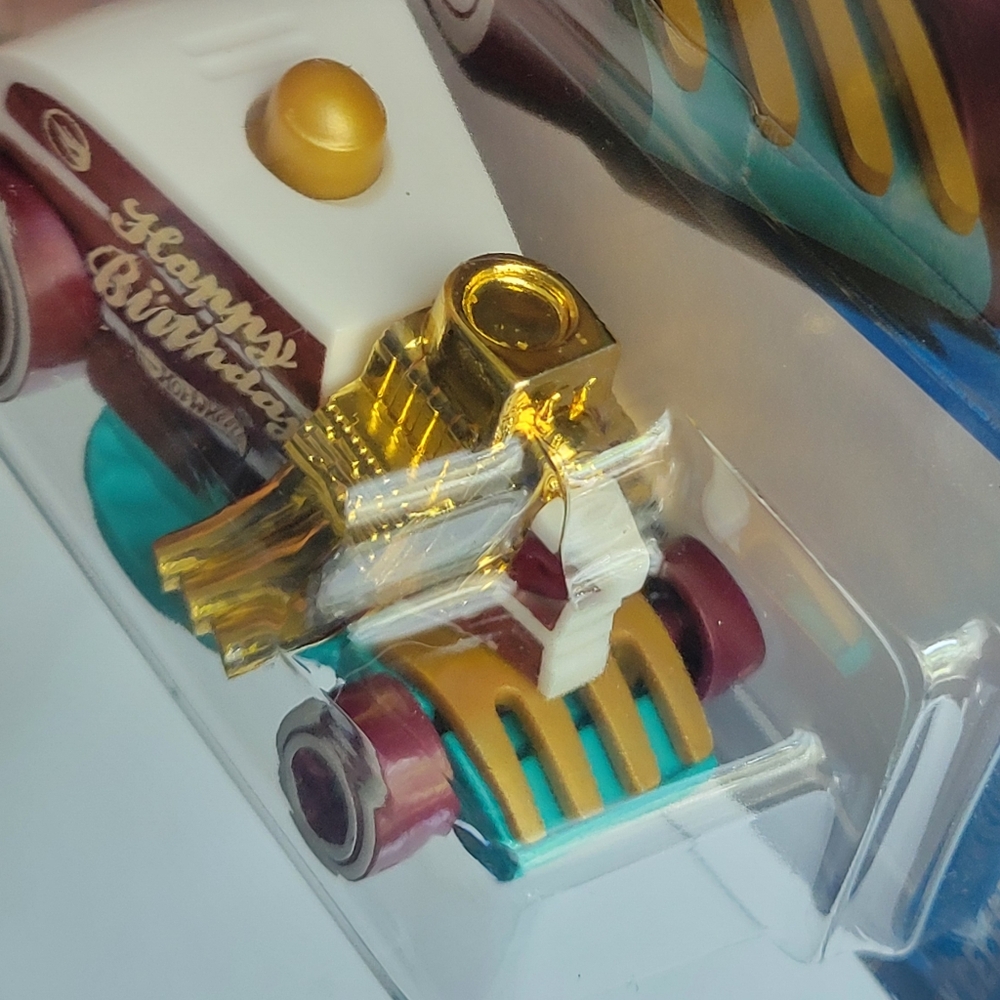 Hot Wheels Birthday Burner Treasure Hunt Birthday Cake Collectible Car 2025 - Picture 3 of 4